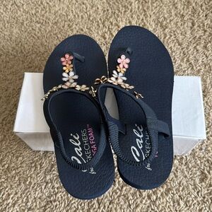 Blue sandals with flowers on them never worn